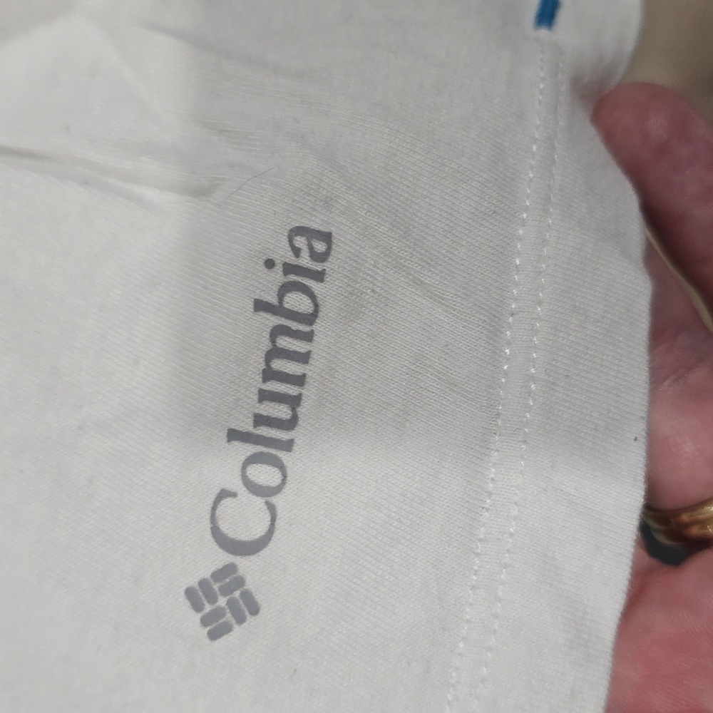 EUC Columbia White T-shirt - Picture 2 of 3